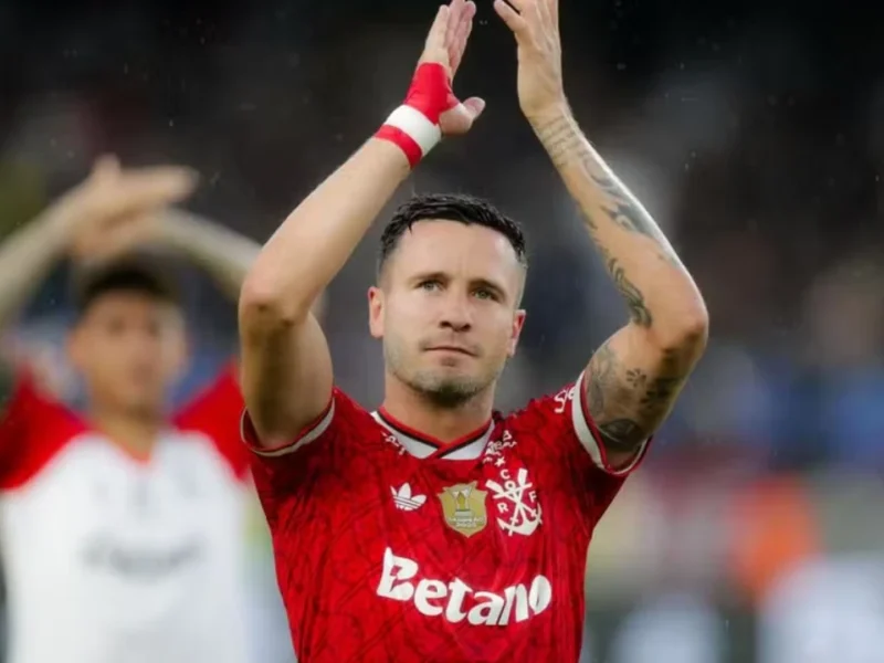 Saúl Ñíguez em ação pelo Flamengo durante a temporada de 2026