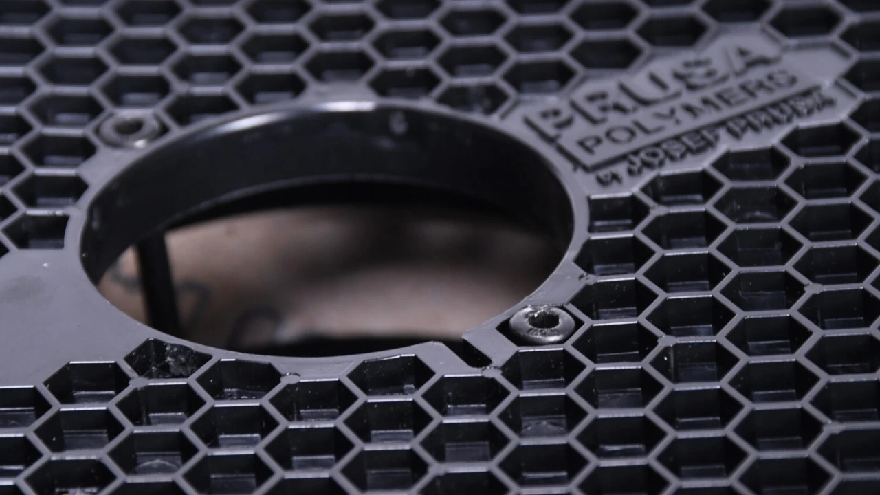 Bobina de filamento dentro de secador para impressão 3D