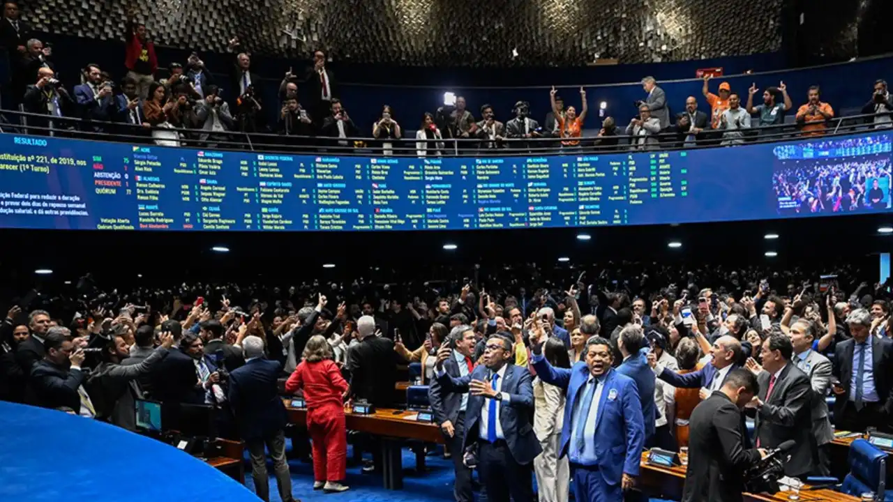 Plenário do Senado durante votação da PEC que acaba com a escala 6x1
