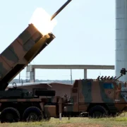 Viatura lançadora de foguetes ASTROS do Exército Brasileiro