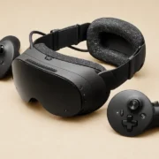 Headset de realidade virtual Steam Frame, da Valve, com controles e acessórios de conexão sem fio.