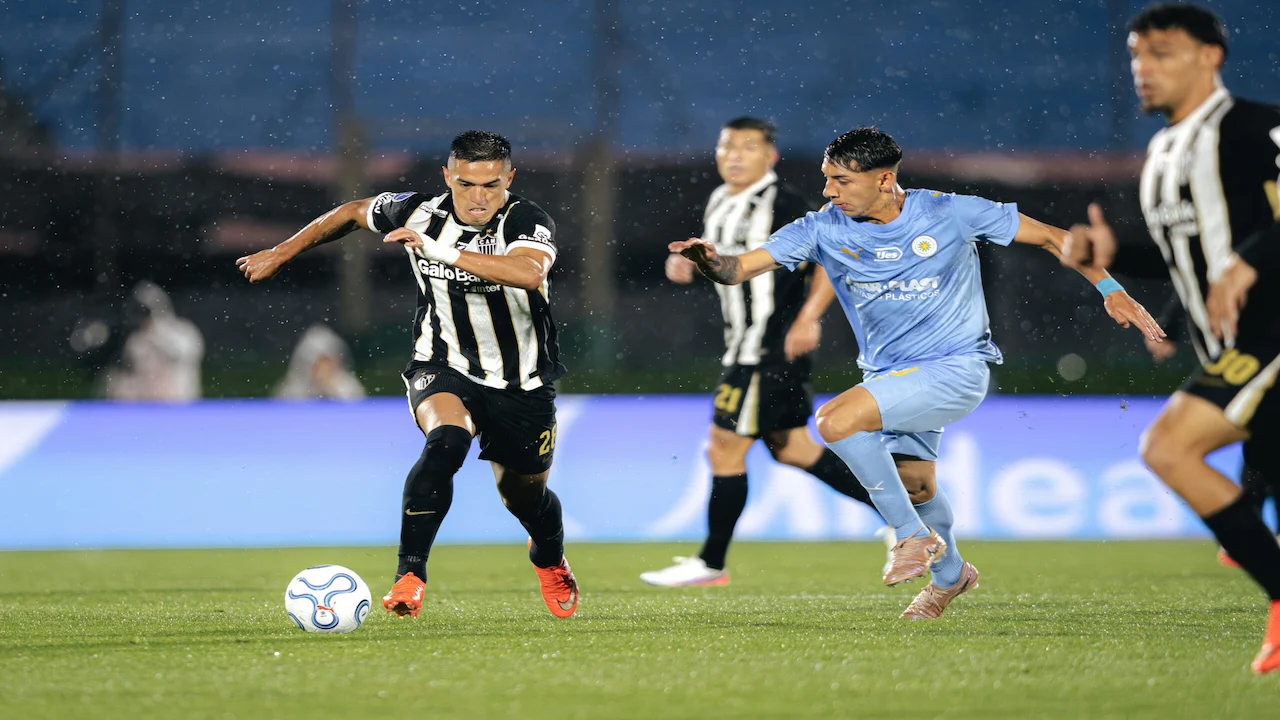 Jogadores do Atlético-MG durante partida contra Montevideo City Torque pela semifinal da Sul-Americana 2026 Jogadores do Atlético-MG durante partida contra Montevideo City Torque pela semifinal da Sul-Americana 2026