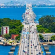 Trânsito de veículos na Ponte Rio-Niterói nesta quarta-feira