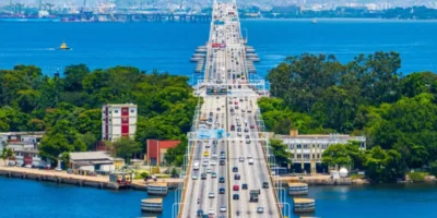 Trânsito de veículos na Ponte Rio-Niterói nesta quarta-feira
