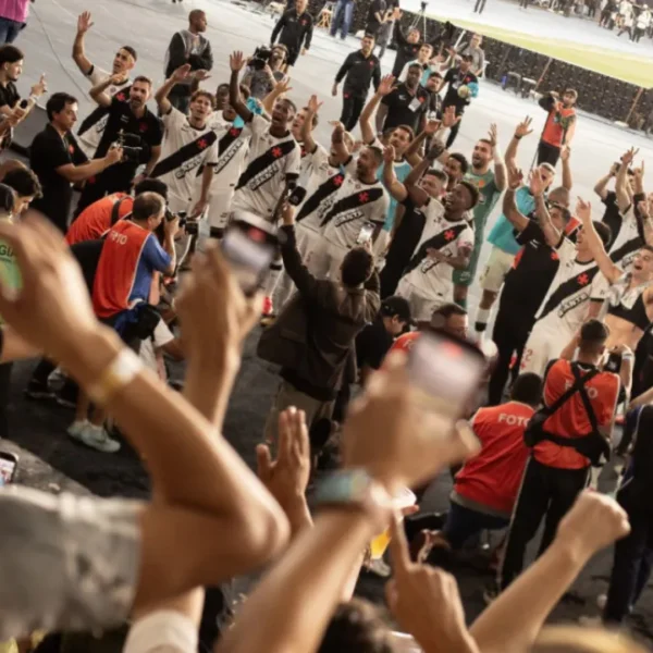 Vasco vence o Botafogo e reduz risco de rebaixamento no Brasileirão