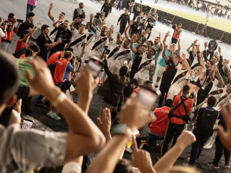 Vasco vence o Botafogo e reduz risco de rebaixamento no Brasileirão