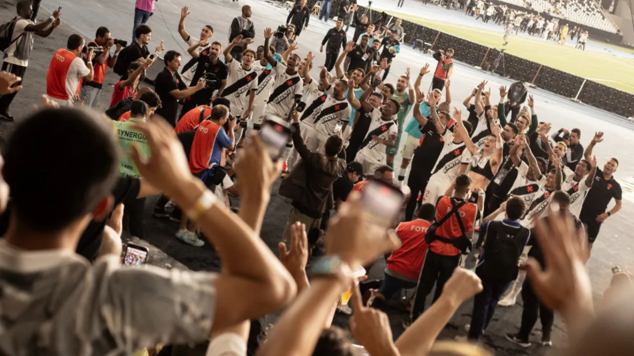 Vasco vence o Botafogo e reduz risco de rebaixamento no Brasileirão