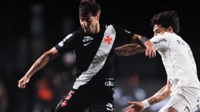 Marino Hinestroza comemora gol do Vasco na vitória por 3 a 2 sobre o Corinthians em São Januário.