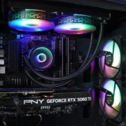 Placa de vídeo instalada em computador gamer ilustra comparação entre 8 GB e 16 GB de VRAM nos jogos de 2026.