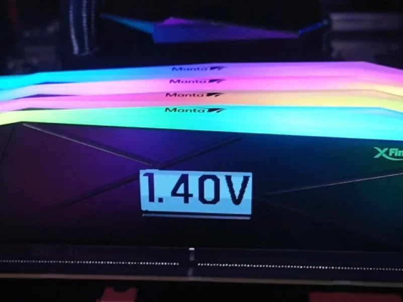 Módulos de memória RAM instalados em placa-mãe de computador gamer, ilustrando a ativação de perfis XMP e EXPO.